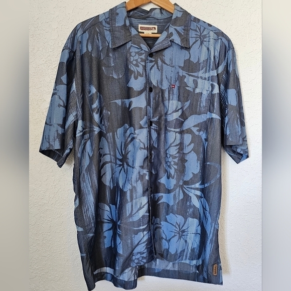 Quiksilver Other - QUICKSILVER Large Blue Hawaiian Button down shirt